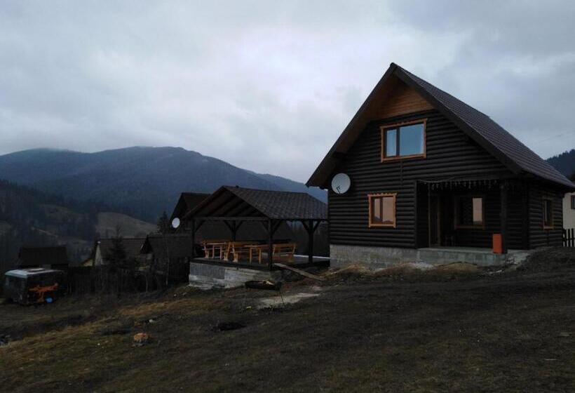 سوئیت جونیور با چشمانداز کوهستان, Khatky Na Penkakh