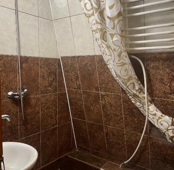 خانه 2 خوابه, Khatky Na Penkakh