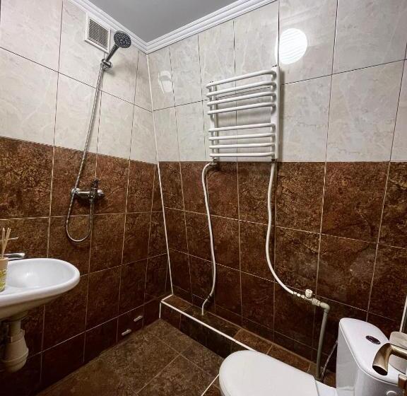 خانه 2 خوابه, Khatky Na Penkakh