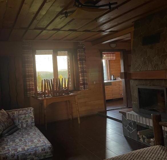 آپارتمان 1 خوابه با چشمانداز, Khatky Na Penkakh