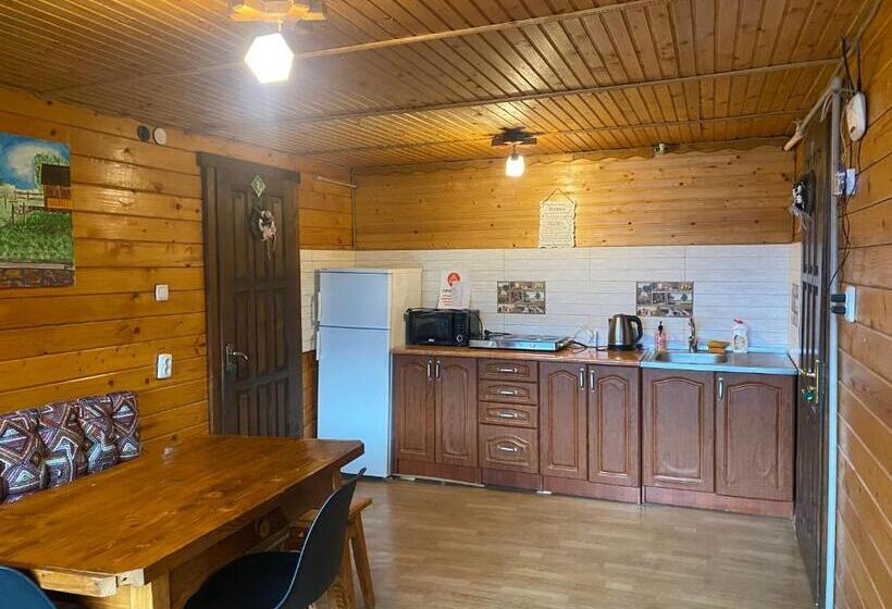 اتاق استاندارد سه تخته با بالکن, Khatky Na Penkakh