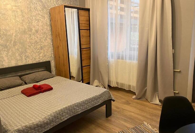 اتاق سوپریور, Khatky Na Penkakh