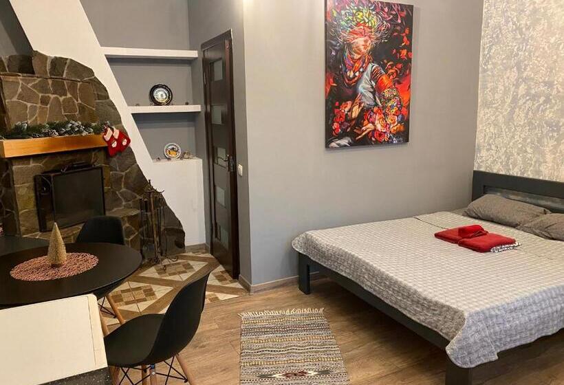 اتاق سوپریور, Khatky Na Penkakh