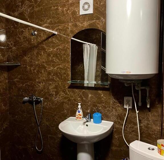 سوئیت جونیور با چشمانداز کوهستان, Khatky Na Penkakh