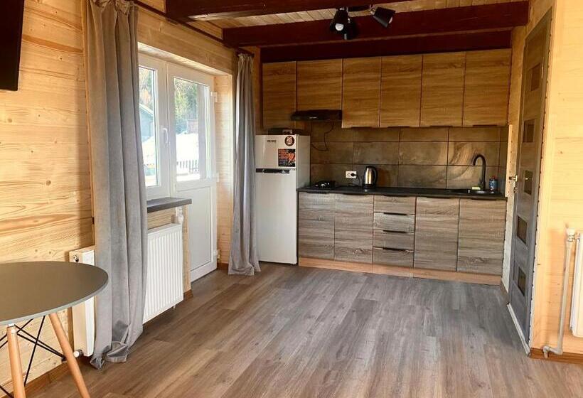 اتاق استاندارد سه تخته با چشمانداز استخر, Khatky Na Penkakh