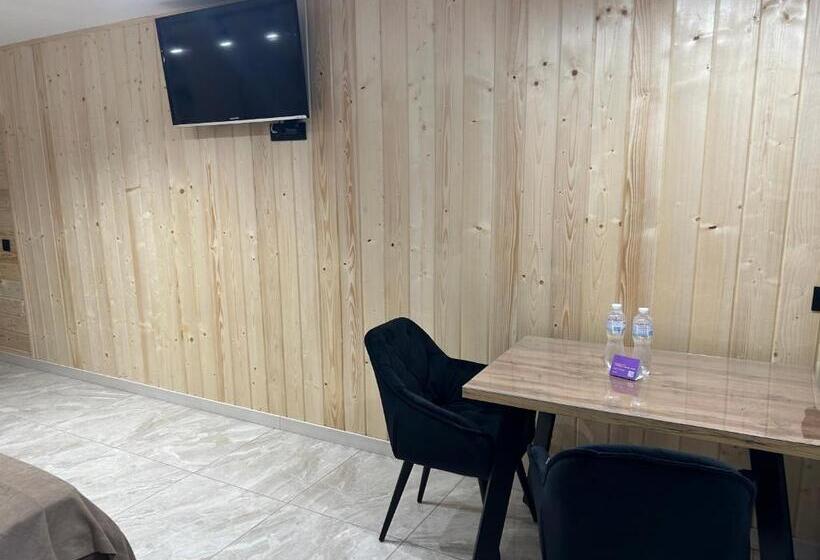 اتاق استاندارد با تراس, Khatky Na Penkakh