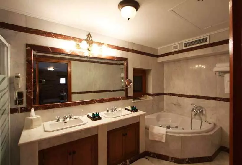 سوییت جونیور, Argentikon Luxury Suites