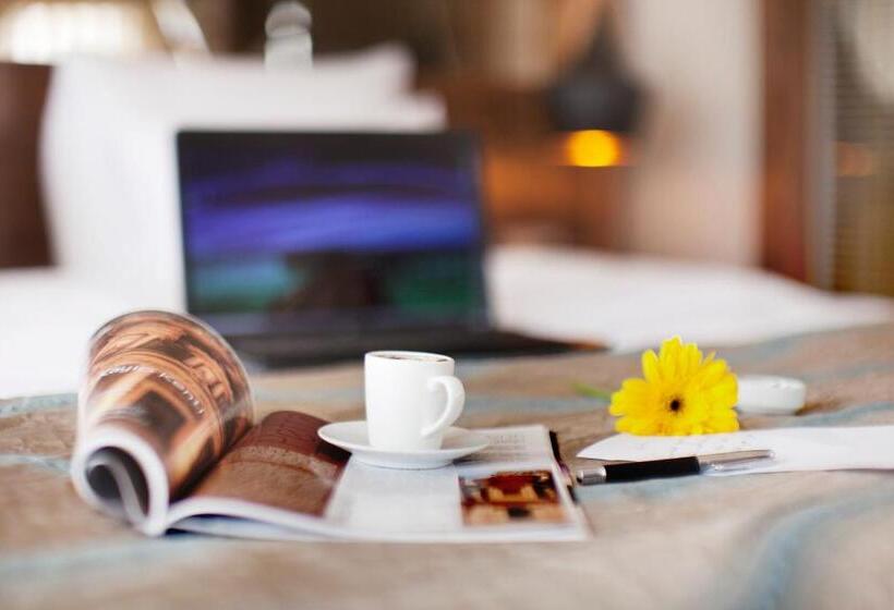 标准三人间, Artur