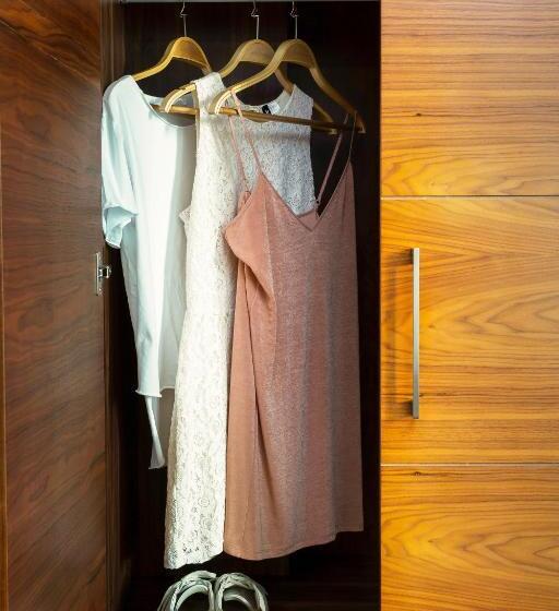 标准三人间, Artur