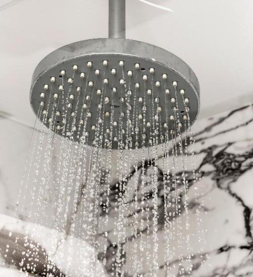 四人标准间, Artur