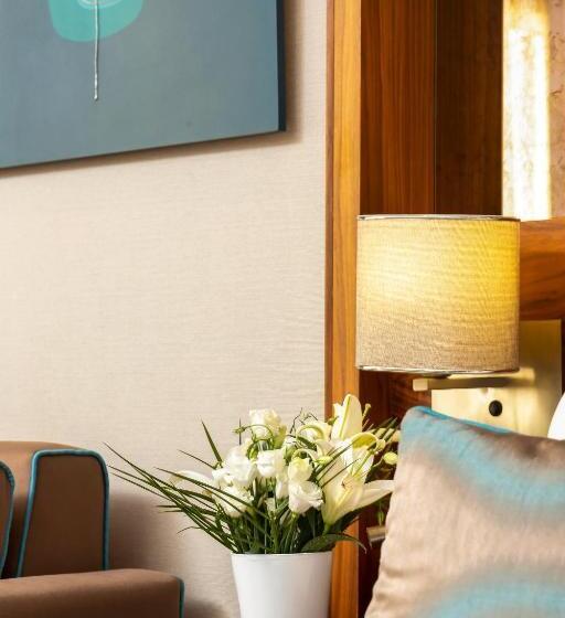 四人标准间, Artur