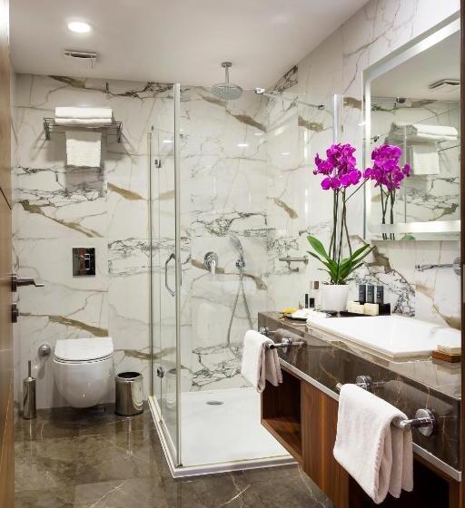 四人标准间, Artur