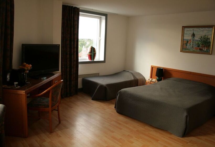 Номер Стандарт Трехместный, De La Tour