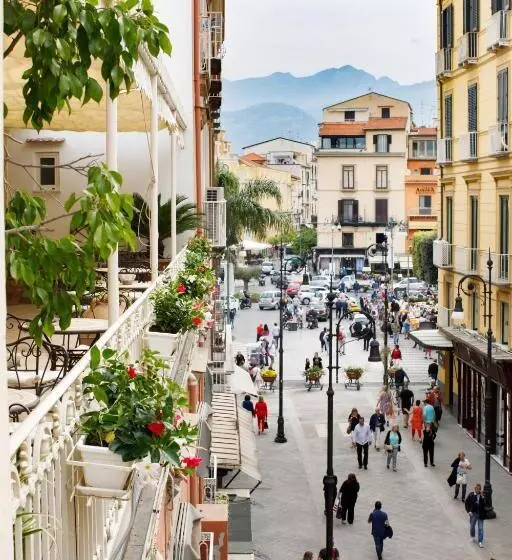 اتاق پنج‌تخته استاندارد, Del Corso