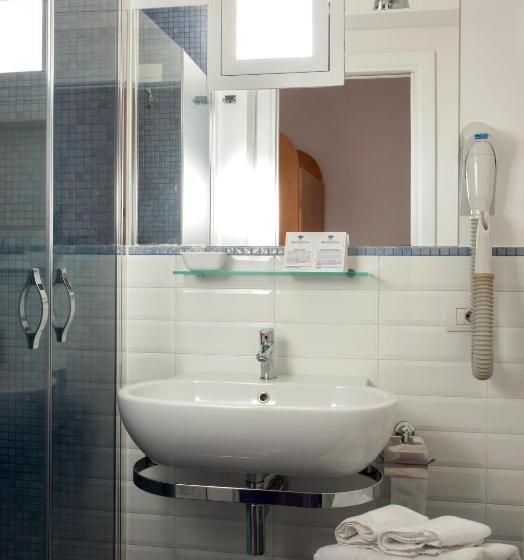 컴포트 룸, Del Corso