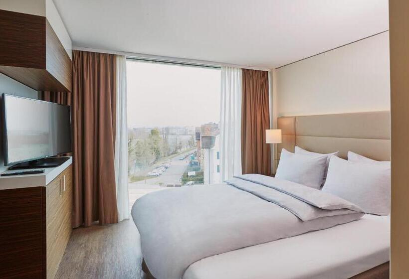 جناح, H4 Hotel Solothurn