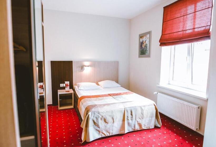 اتاق استاندارد یک نفره, Hanza