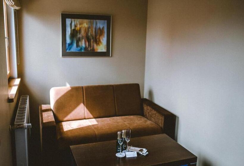 سوییت جونیور, Hanza