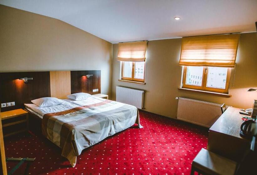 اتاق سوپریور, Hanza