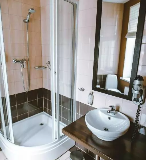 اتاق خانوادگی, Hanza