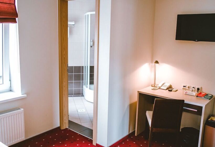 اتاق استاندارد یک نفره, Hanza