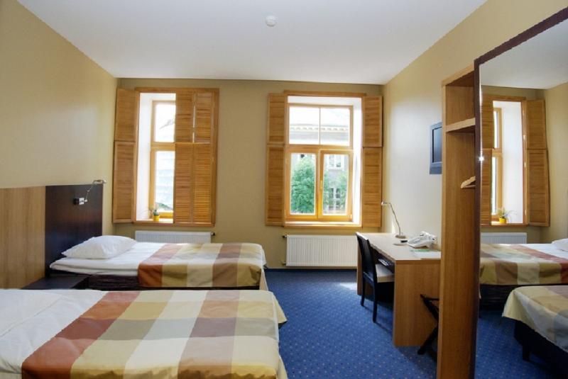 اتاق خانوادگی, Hanza