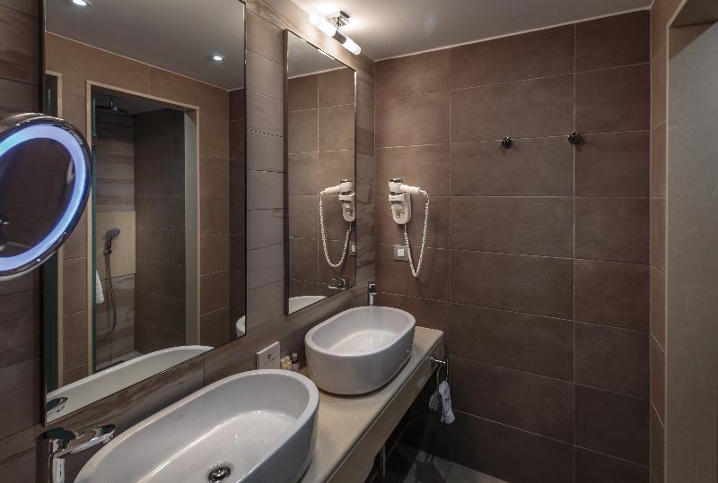 اتاق اکونومی, Hanza