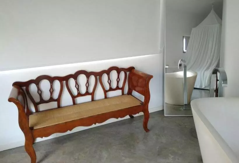 スイート, La Maga Rooms