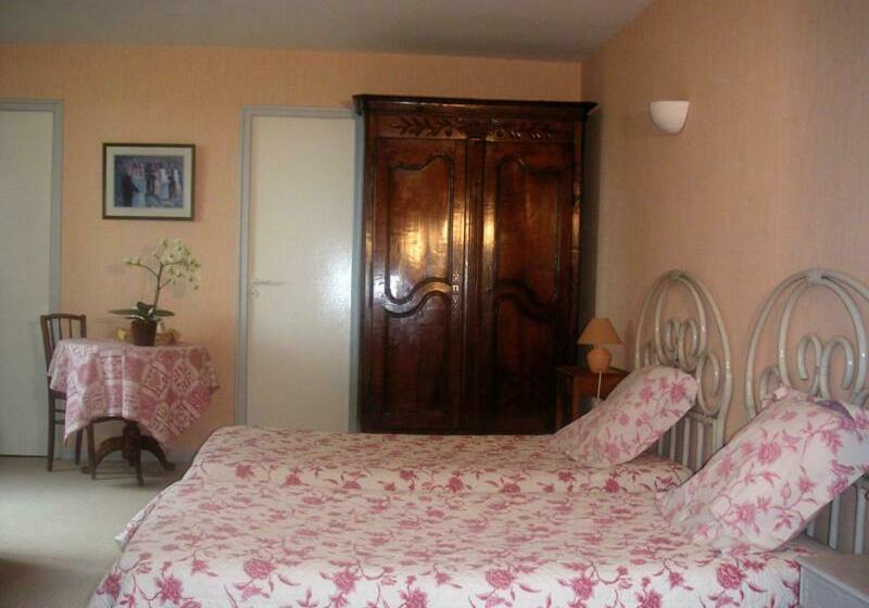 غرفة قياسية ثلاثية, La Poiriere