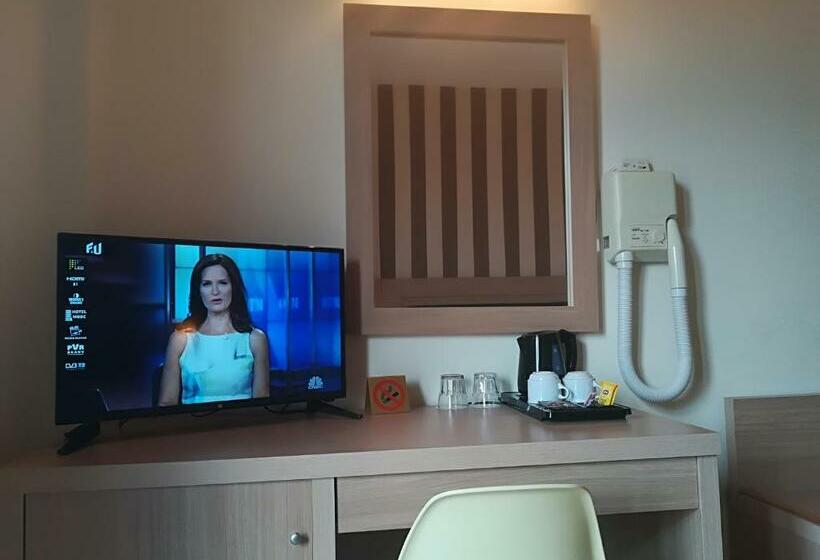 חדר סטנדרט, Leto Delphi