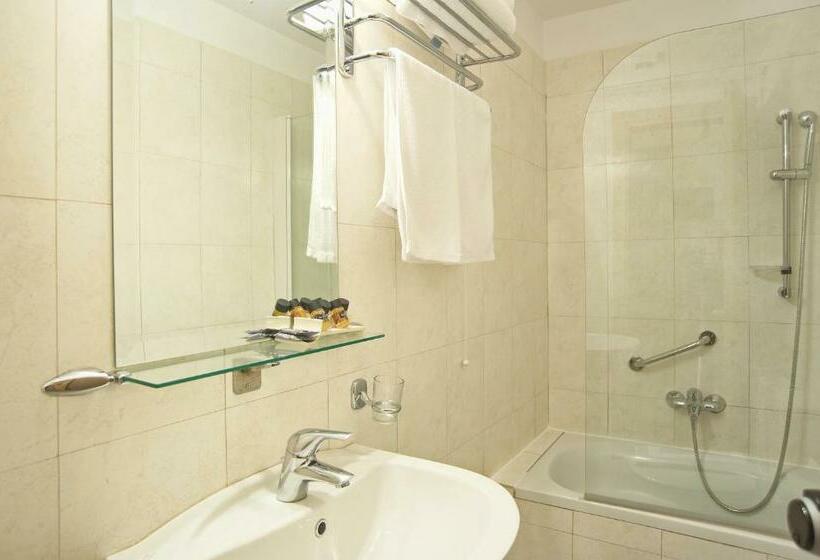 חדר סטנדרט, Leto Delphi