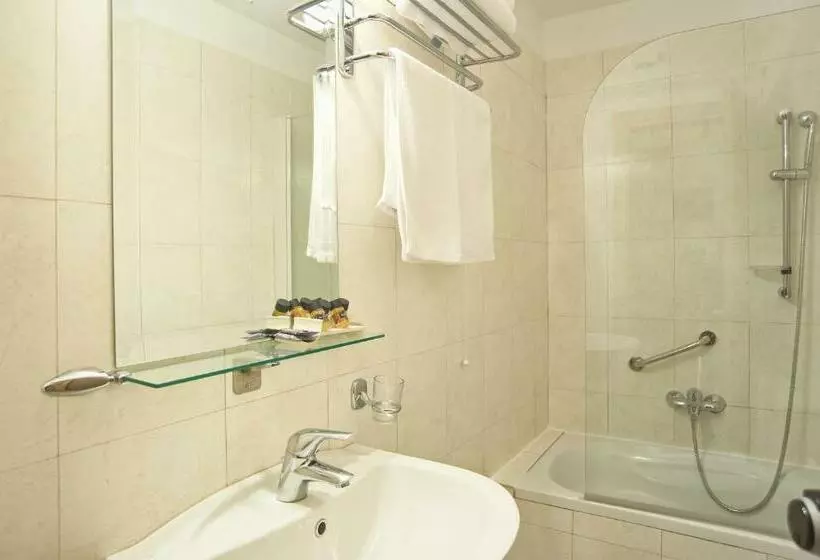 Chambre Standard, Leto Delphi
