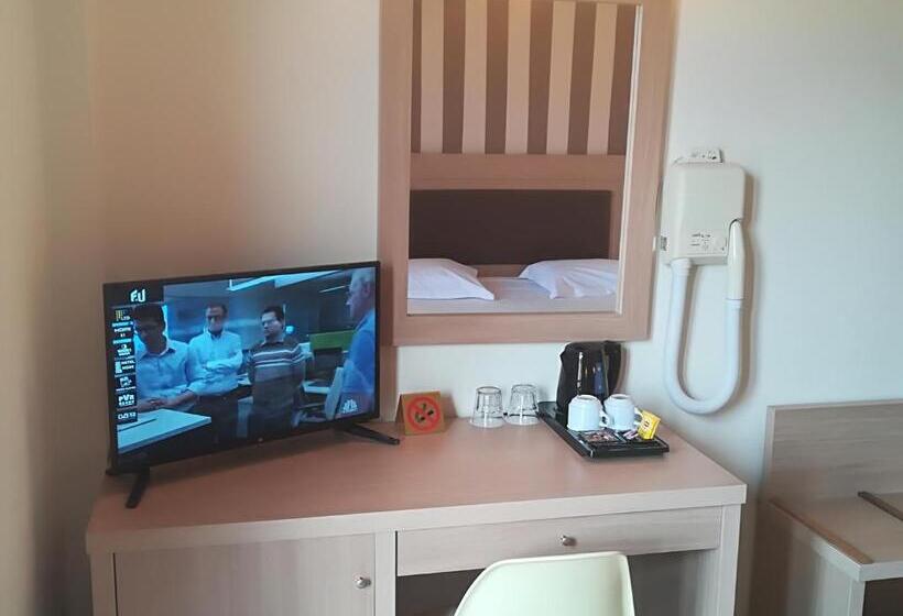 חדר סטנדרט יחיד, Leto Delphi