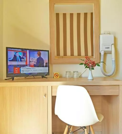 Chambre Standard Individuelle, Leto Delphi