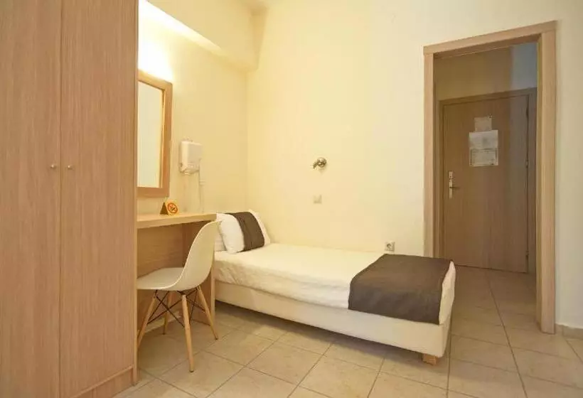 Chambre Quadruple Standard, Leto Delphi