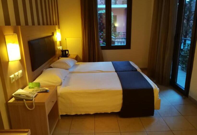 חדר סטנדרט לארבעה, Leto Delphi