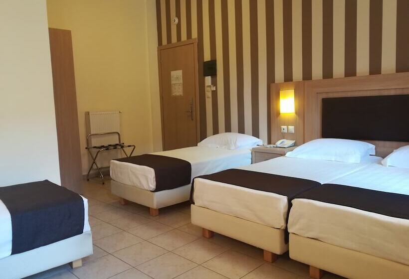 חדר סטנדרט לארבעה, Leto Delphi