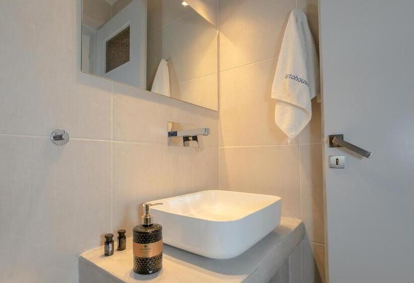 غرفة ديلوكس, Neoklassiko Koukouli