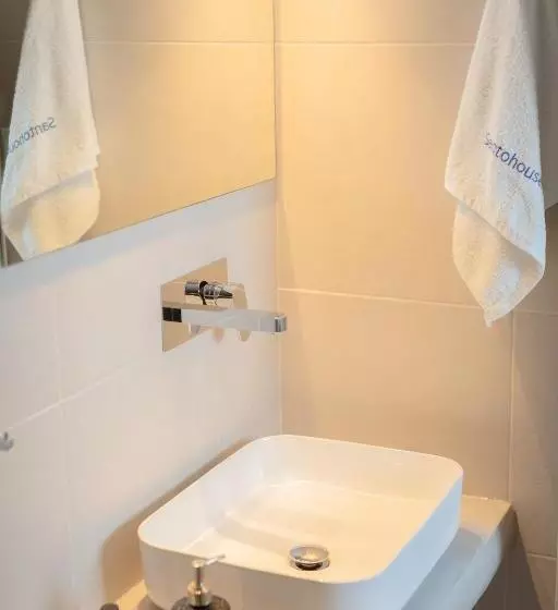 اتاق لوکس, Neoklassiko Koukouli