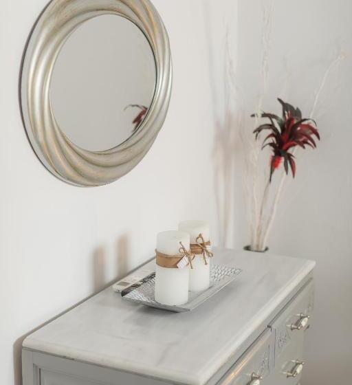 غرفة عائلية, Neoklassiko Koukouli