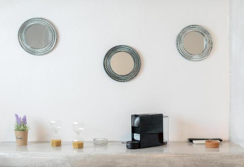 غرفة ديلوكس, Neoklassiko Koukouli