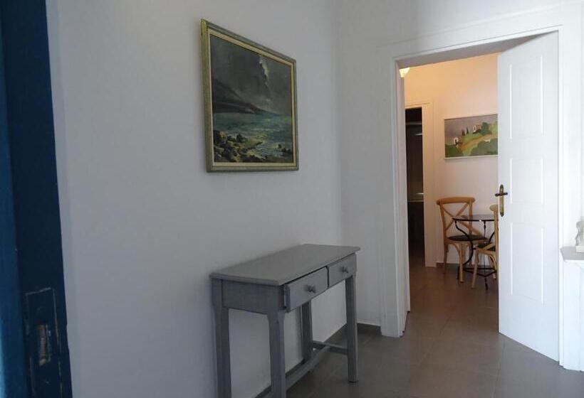 غرفة أساسية, Neoklassiko Koukouli