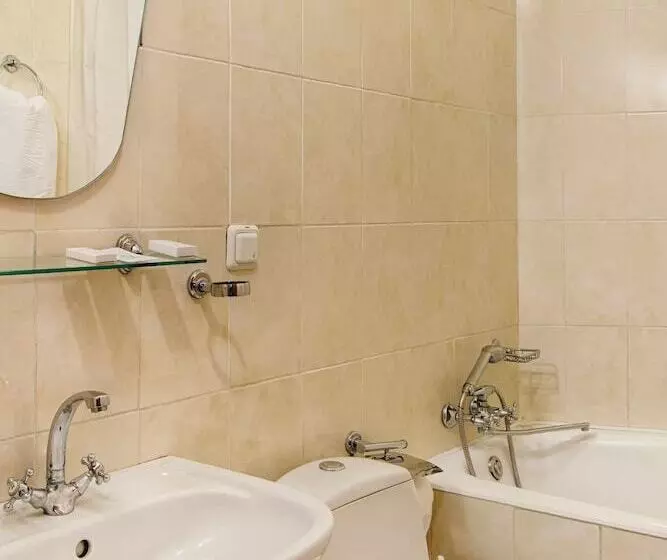 اتاق اکونومی, Ukraine