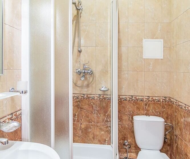 اتاق اکونومی, Ukraine