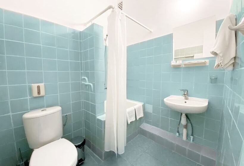 اتاق اکونومی, Ukraine