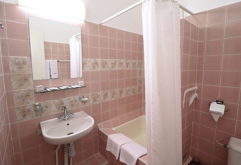 اتاق اکونومی, Ukraine