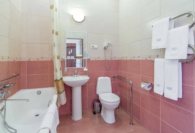 اتاق خانوادگی, Ukraine