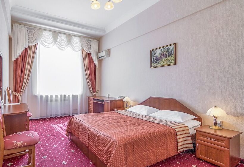 اتاق خانوادگی, Ukraine