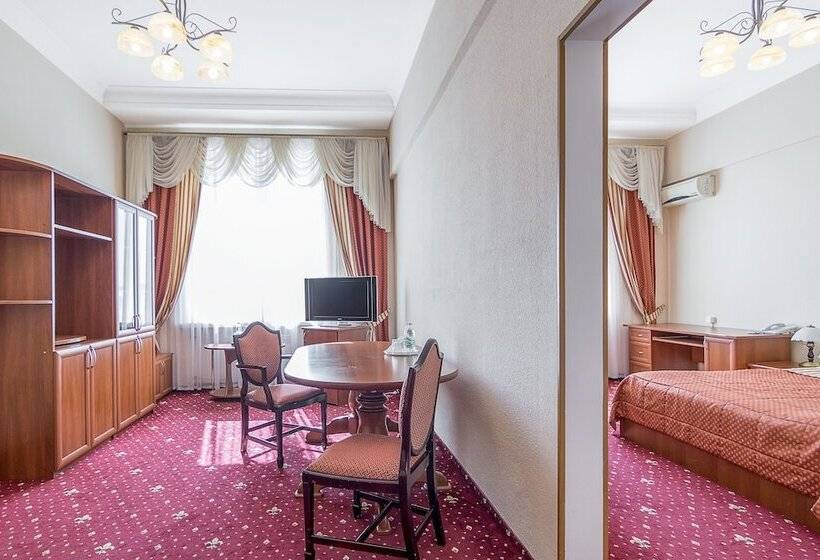 Habitación Familiar, Ukraine
