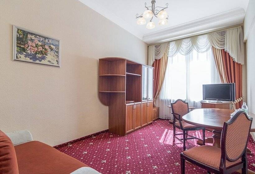 اتاق خانوادگی, Ukraine